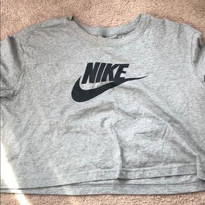 Nike Cropped Tee